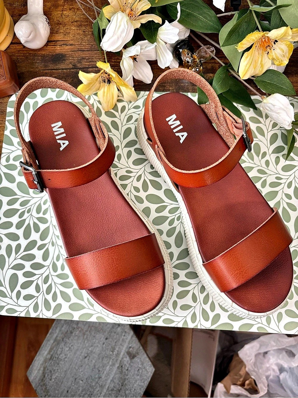 MIA Hayley Flatform Sandal in Brown & White US 8M from BUCKLE - NWT